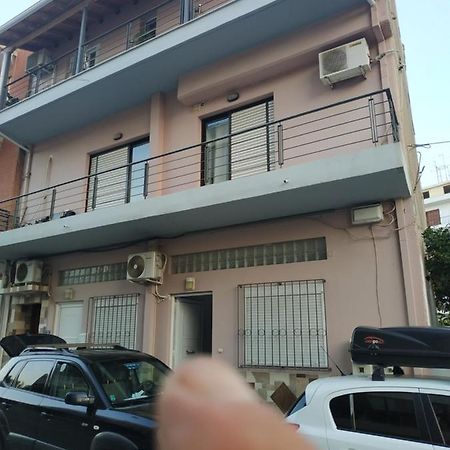Urban Comfortable Apartment Argos Exterior photo