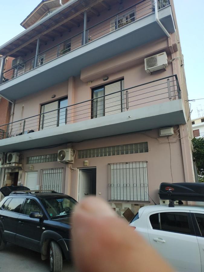 Urban Comfortable Apartment Argos Exterior photo